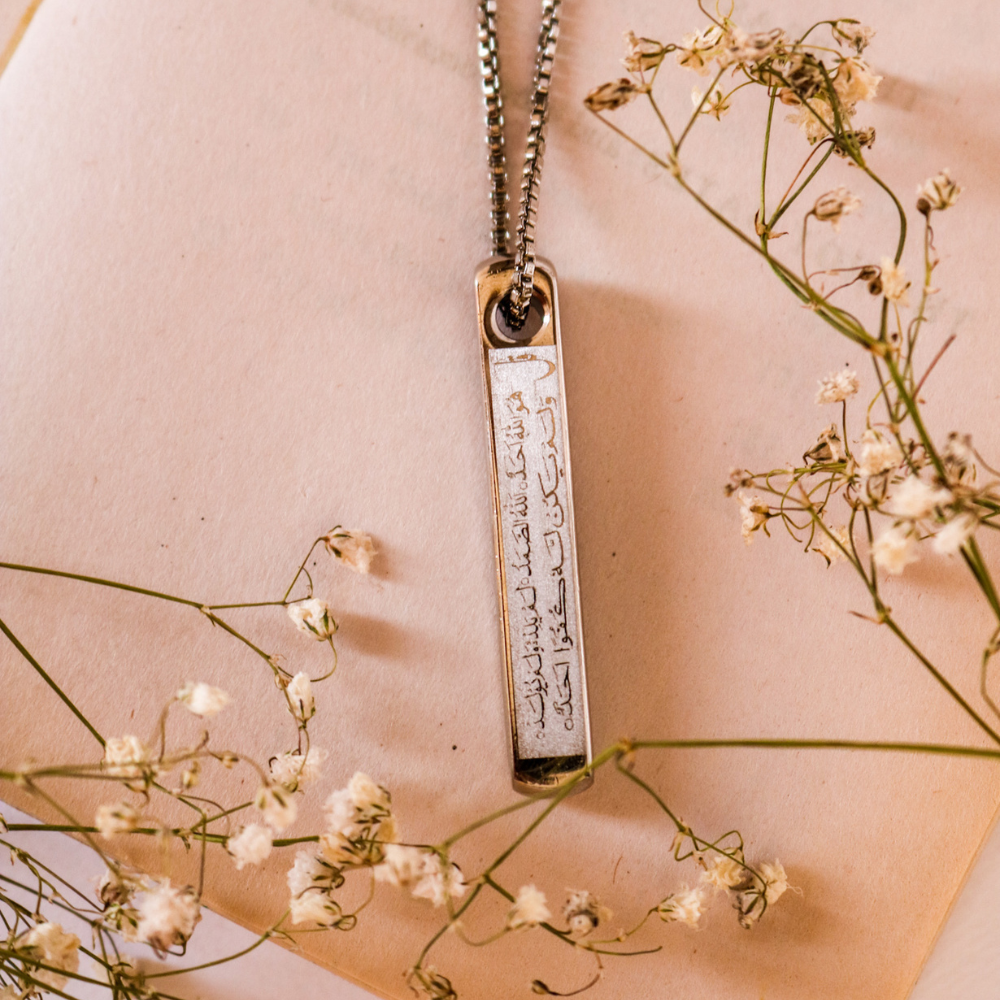 4 QUL 3D BAR NECKLACE